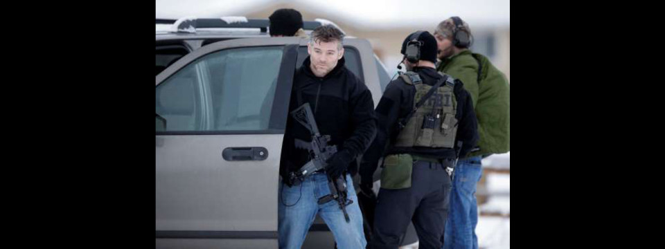 Authorities seal off Oregon refuge after leaders of occupation arrested; 1 killed in gunfire